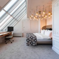 /content/images/pages/1364/zoomi_premium_mansard_room_crowne_plaza_st.petersburgligovsky_01.jpg