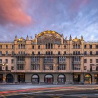 /content/images/pages/1520/zoomi_metropol_facade_teatralniy_proezd.jpg