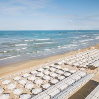 /content/images/pages/762/zoomi_riviera_beach.jpg