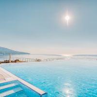 /content/images/pages/875/zoomi_spa_livadiyskiy_basseyn_infiniti.jpg